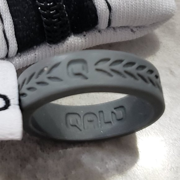 QALO Women's Grey Silicone Band, Size 7 - Picture 6 of 6